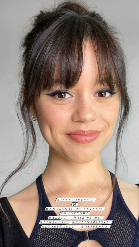 Jenna Ortega Fringe, Jenna Ortega Bangs, Bangs Oval Face, Face Bangs, Oval Face Bangs, Jena Ortega, Bangs Tutorial, Soft Makeup Looks, Oval Face Haircuts