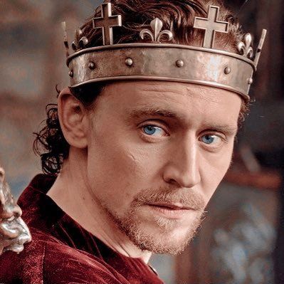 chiårins ༄ on Twitter: "TOM HIDDLESTON SIR YOU’RE GORGEOUS… " King Henry V, Hollow Crown, The Hollow Crown, Henry V, Fanart Bts, King Henry, Thomas William Hiddleston, Elle Magazine, Tom Hiddleston Loki