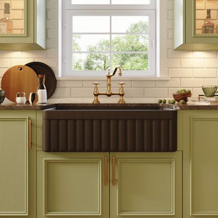 Kitchen With Yellow Walls, Apron Kitchen Sink, Apron Front Kitchen Sink, Clean Kitchen Sink, Kitchen Sinks Farmhouse, Fireclay Farmhouse Sink, Apron Sink Kitchen, Farmhouse Kitchen Sink, Farmhouse Apron