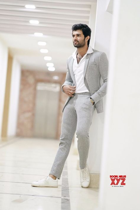 Ultra Stylish Debonair Stills Of Vijay Devarakonda - Social News XYZ Blazer Outfits Men Wedding Indian, Blazer Outfits Men Wedding, Stylish Suits For Men, Vijay Deverakonda, Stylish Mens Suits, Wedding Dresses Men Indian, Blazer Outfits Men, Vijay Devarakonda, Formal Men Outfit