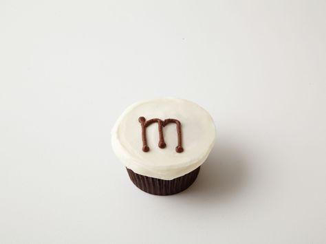 Monogrammed Cupcakes recipe from Food Network Kitchen via Food Network Baked In Vermont, Monogram Cupcakes, Sundae Cupcakes, Best Cupcake, Fun Cupcake Recipes, Pull Apart Cupcakes, Piping Bag, Dessert Boxes, Cupcakes Recipe