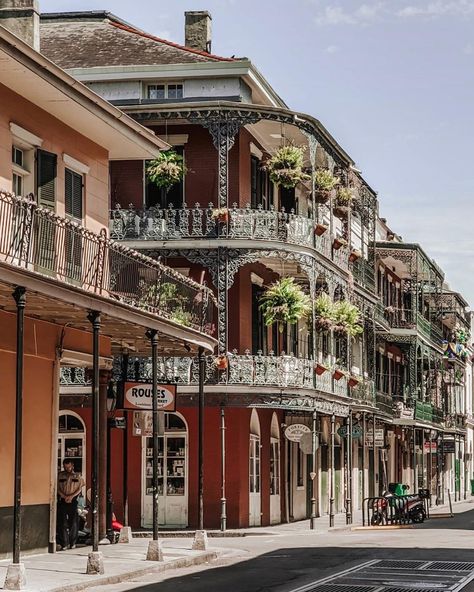 Old House Design, New Orleans Architecture, French Creole, Louisiana Style, New Orleans City, House Of The Rising Sun, Louisiana Purchase, Visit New Orleans, New Orleans French Quarter