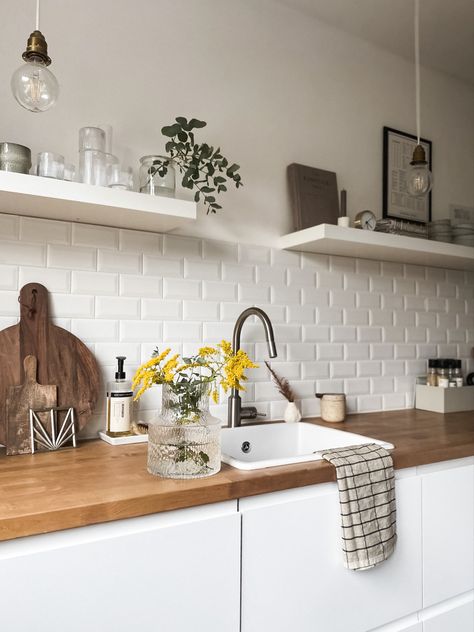 Nordic Kitchen Decor, Kitchen Without Cabinets, Kitchen Facelift, Casa Clean, Kitchen Mood Board, Nordic Kitchen, Kitchen Views, Scandinavian Kitchen, Kitchen Shelves