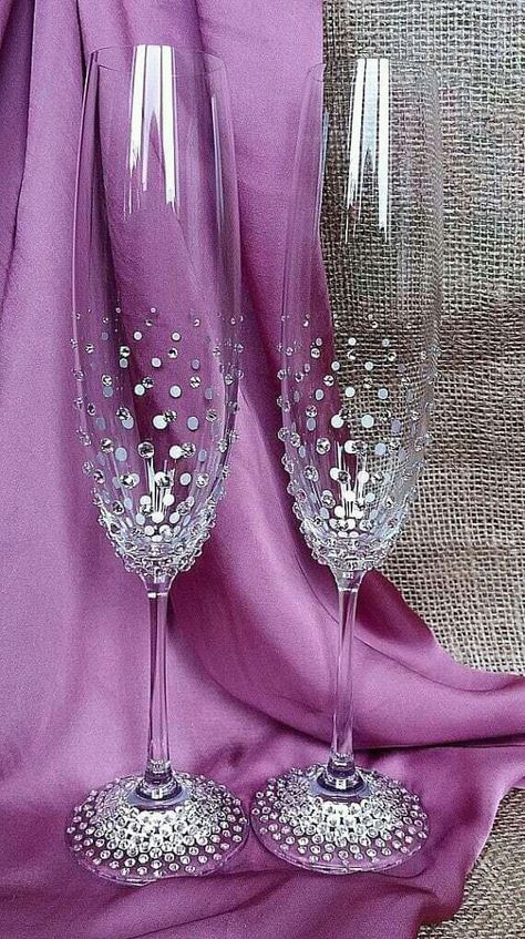 Couple Toasting, Champagne Glasses Decorated, Bling Glasses, Champagne Flutes Wedding, Wedding Toast Samples, Wedding Toasting Glasses, Glitter Wine Glasses, Wedding Wine Glasses, Diy Wine Glasses