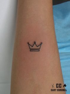 small crown tattoos - Google Search                                                                                                                                                                                 More Simple Crown Tattoo, Small Crown Tattoo, Crown Tattoos, Seni Korea, Small Crown, Crown Tattoo Design, Tato Henna, Simple Henna Tattoo, Crown Tattoo