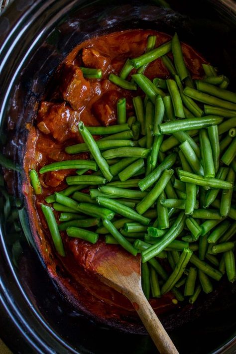 Braised Beef and Green Bean Stew (Lebanese Lubee) from The Food Charlatan Beef And Green Beans, Green Bean Stew, Crockpot Green Beans, Instant Pot Stew, Slow Cooker Green Beans, Beans In Crockpot, Mediterranean Foods, The Food Charlatan, Beef Stew Crockpot