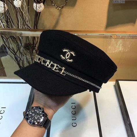 Cold Fashion, Chanel Hat, Luxury Hats, Women Hats Fashion, Stylish Caps, Chanel Collection, Fashion Cap, Fashionista Clothes, Chanel Fashion