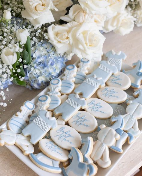 Baby Shower Boy Flowers, Dusty Blue Baby Shower Cake, Classy Boy Baby Shower Ideas, Hydrangea Baby Shower Ideas, Spring Boy Baby Shower Ideas, Blue And Green Baby Shower Ideas, Baby Blue Baby Shower Ideas Boys, Boy Baby Shower Desserts