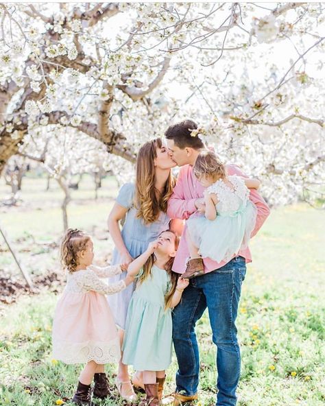 Aren’t these blossoms gorgeous! Spring, we’re ready for you! Beautiful family photo by…” Blossom Family Pictures, Spring Family Pictures Outfits, Spring Picture Ideas, Spring Family Photos, Spring Family Pictures, Spring Picture, Summer Family Pictures, Spring Portraits, Family Maternity Photos