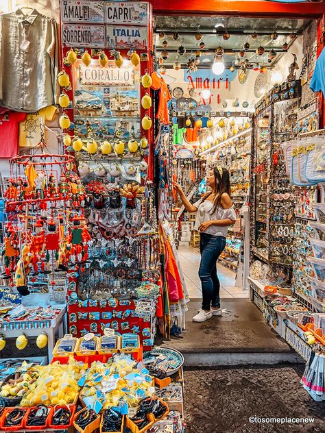 Girl buying souvenirs in Italy Italy Souvenirs, Honeymoon Italy, Souvenirs From Italy, Itinerary Italy, Italy In November, Italian Souvenirs, Italy Packing List, 10 Days In Italy, Romantic Italy