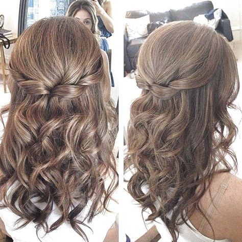 Curled Prom Hair, Messy Wedding Hair, Wedding Hair Side, Wedding Hairstyles For Medium Hair, Bridesmaid Hair Medium Length, Wedding Hairstyles Medium Length, Bridesmaid Hair Half Up, Elegant Wedding Hair, Hairstyles For Medium Length Hair Easy