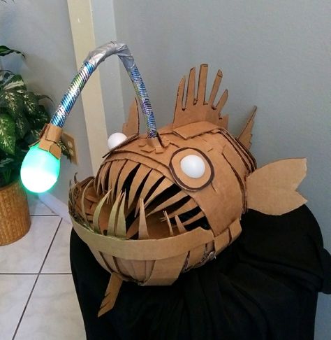 Sculpture Art Cardboard, Diy Cardboard Sea Creatures, Cardboard Fish Sculpture, Cardboard Marine Animals, Paper Mache Animals For Kids, Cardboard Sea Animals, Paper Mache Sea Animals, Paper Mache Jellyfish, Cardboard Jellyfish