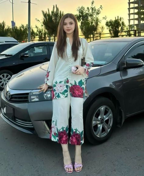 Simple Dress Casual, Pakistani Fashion Casual, Summer Suit, Desi Fashion Casual, Pakistani Fancy Dresses, Modest Dresses Casual, Simple Pakistani Dresses, Boutique Dress Designs, Designer Dresses Casual