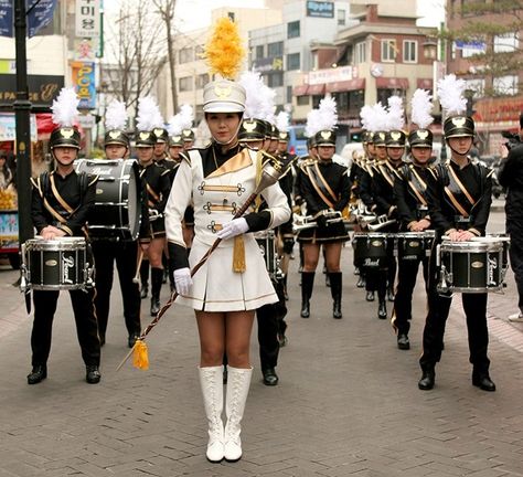 Drum Major Uniforms, Majorette Uniforms, Drum Majorette, Marching Band Uniforms, Drum Band, Band Uniforms, Drum Major, Band Photography, Girls In Mini Skirts