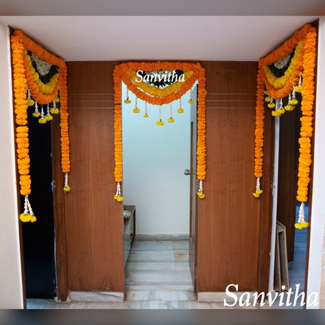 Haldi Door Decoration, Home Inogration Decorations Indian, Flower Toran Designs Doors Indian, Flower Door Decorations Indian, Door Decorations Flowers Entrance, Marigold Flower Decoration Home, Marigold Decoration At Home, Home Inauguration Decoration, Entrance Door Flower Decoration Indian