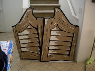 Cardboard Saloon Doors Table Decorations Gold, Root Beer Candy, Saloon Ideas, Western Christmas Decorations, Bbq Chicken Bites, Old West Decor, Fiesta Themed Party, Cowboy Food, Cowboy Themed Birthday Party