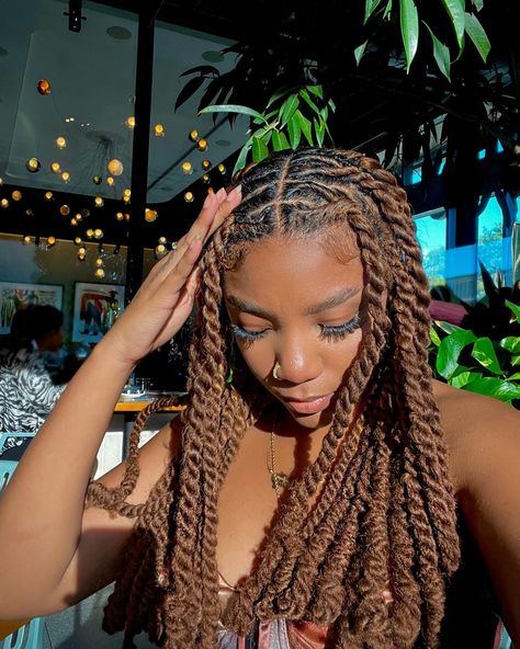 Invisible Locs Hairstyles, Invisible Locs, Invisible Braids, Loc Ideas, Hair Lookbook, Natural Dreadlocks, Natural Hair Movement, Unique Braids, Marley Hair