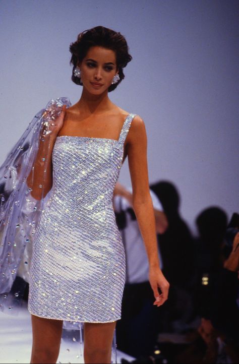 Yasmeen Ghauri, Yasmin Le Bon, Marc Jacobs Dress, 90s Runway Fashion, Vintage Runway, Nyc Model, 90s Fashion Outfits, Model Aesthetic, Fashion Figures