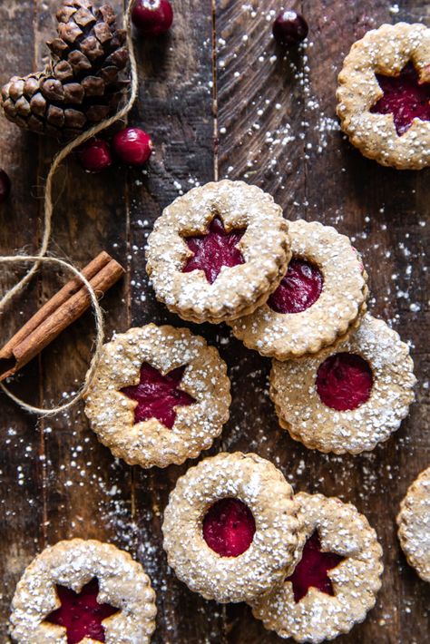 Linder Cookies, Healthy Gingerbread Cookies, Rum Truffles, Linzer Cookies Recipe, Healthy Christmas Cookies, Grandma Cookies, Christmas Cookie Box, Linzer Cookies, Grandmas Christmas