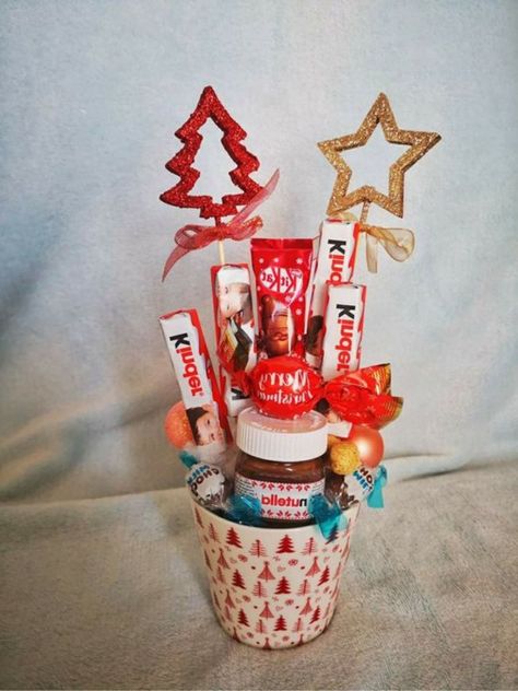 Xmas Mugs Diy Gift Ideas, Easy Handmade Christmas Gifts, Diy Christmas Gifts For Dad, Candy Gifts Diy, Christmas Gift Hampers, Candy Bouquet Diy, Easy Diy Christmas Gifts, Easy Handmade, Diy Xmas Gifts