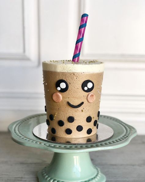 Posh Little Cakes on Instagram: “Cutest #bubbleteacake for my baby girl Juliet turning 6 today. Inspired from the toppers @cakeswithjess makes for me. #bobatea #bubbletea…” Bubble Themed Birthday Party, Boba Cake, Starbucks Birthday, 14th Birthday Cakes, Theme Party Ideas, Bts Cake, Bubble Tea Boba, Tea Party Theme, My Baby Girl