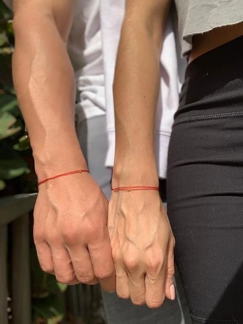 Red String Of Fate, Red String Bracelet, Classy Jewelry, Couples Poses For Pictures, String Bracelet, Two People, Matching Bracelets, Poses For Pictures, Cute Couple Pictures