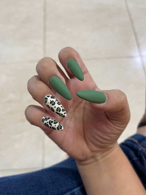 Nails Tiger Print, Jungle Green Nails, Nails Tiger, Green Jungle, Print Nails, Jungle Green, Tiger Print, Green Nails, Nails Art