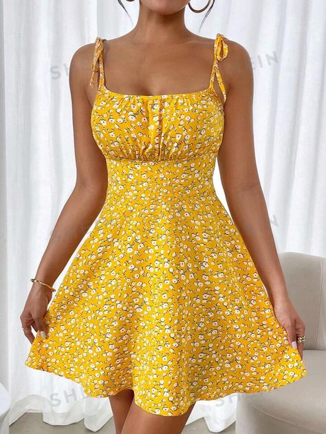 SHEIN Essnce Robe d'été pour femmes avec bretelles spaghetti à imprimé floral et liens d'épaule | SHEIN EUQS Sundress Outfit, Yellow Sundress, Sundresses Women, 파티 드레스, Beach Wear Dresses, Cute Summer Dresses, Floral Dresses, Dress For Short Women, Outfit Combinations