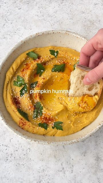 Tess Begg on Instagram: "Easy pumpkin hummus👇🏼😍 It’s creamy, lightly spiced and so delicious made with roasted pumpkin. Perfect for nourish bowls, wraps or as a dip with bread/crackers. 

Save this video and give it a try. Don’t forget to follow @tessbegg for more recipes🌿

For this recipe I’m using my @vitamix_aunz A3500i blender for the best consistency!

Ingredients:
500g butternut squash or pumpkin (you’ll need 1 cup of flesh once cooked)
420g can of chickpeas, drained and rinsed
1-2 garlic cloves
1/4 cup hulled tahini
1/4 cup extra virgin olive oil
1 lemon, juiced (about 1/4 cup)
1 tsp smoked paprika
1 tsp cumin
Pinch of cracked pepper
Pinch of salt or to taste

Preheat oven to 200°C/390°F. Leave the skin on the pumpkin and cut into quarters. Place facing down on a lined baking tr Hummus Pumpkin, Dip With Bread, Tahini Dipping Sauce, Pumpkin Hummus Recipe, Nourish Bowls, Bread Crackers, Eid Recipes, Buddha Bowls Recipe, Pumpkin Salad