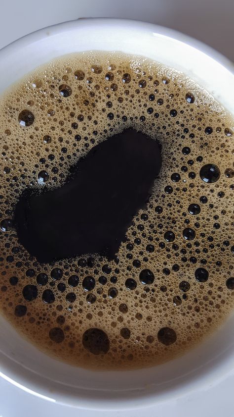 Craving Coffee, Drinking Black Coffee, Americano Coffee, Beautiful Wallpapers For Iphone, Coffee Instagram, Real Coffee, Coffee Obsession, Alcohol Aesthetic, Snap Ideas