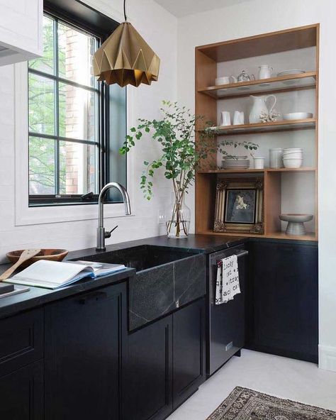 Hannah Lowman (@hannahlowmanstyling) • Instagram photos and videos 2021 Kitchen Trends, Moody Kitchen, Eclectic Kitchen, Black Kitchen Cabinets, Dark Kitchen, Classic Kitchen, Cabinetry Design, Kitchen Design Trends, Simple Kitchen