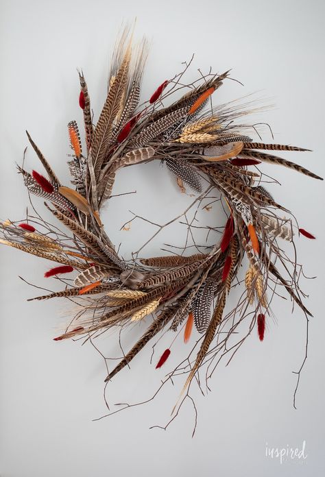 DIY Feather Wreath Vintage Ornament Wreath, Wreath For Fall, Diy Feather, Feather Wreath, Easy Diy Wreaths, Feather Decor, Diy Thanksgiving, Flower Farmer, Diy Fall Wreath