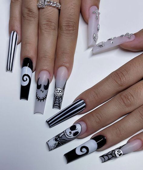 Ongles Goth, Horror Nails, Holloween Nails, Halloween Acrylic Nails, Goth Nails, Dope Nail Designs, Long Acrylic Nails Coffin, Unique Acrylic Nails, Nails 2023