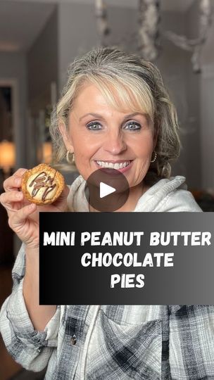 Reese's Recipes, Mini Pie Crust, Butter Desserts, Smooth Peanut Butter, Graham Cracker Crust Pie, Chocolate Peanut Butter Pie, Mini Pie, Baked Pie Crust, Pie Crusts