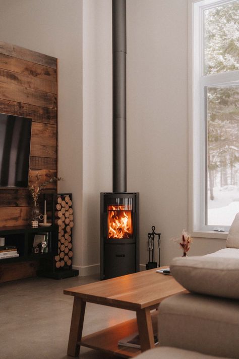 Stûv 30: the Only Wood-Burning Stove with Three Operating Modes Corner Log Burner, Modern Log Burners, Modern Woodburner, Wood Burning Stove Corner, Small Wood Burning Stove, Wood Burner Fireplace, Wood Burning Stoves Living Room, Modern Wood Burning Stoves, Small Wood Stove