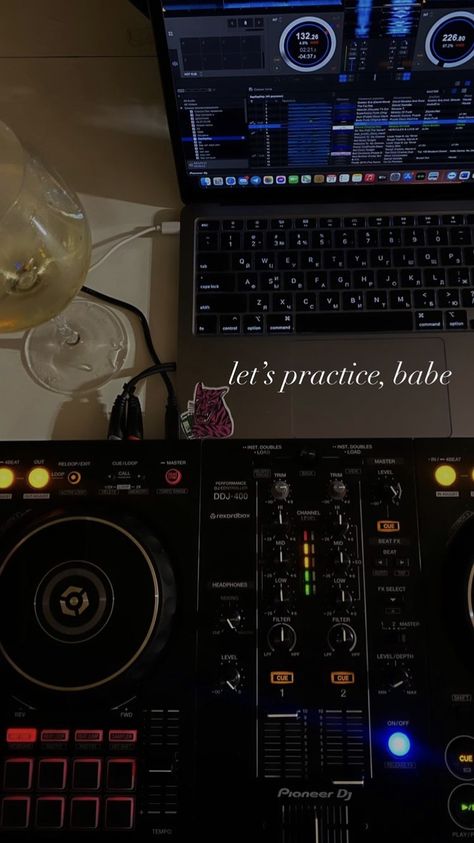 Dj Table Aesthetic, Music Job Aesthetic, Dj Vision Board, Dj Lifestyle Aesthetic, Djing Aesthetics, Music Producer Aesthetic, Djing Tips, Music Artist Aesthetic, Dj Aesthetic