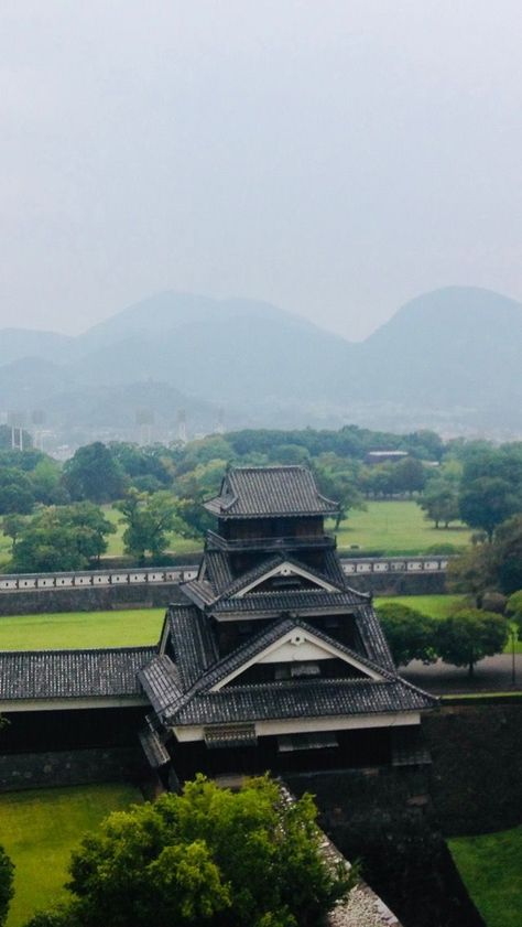 Check out this post to see how to get this view of Kumamoto Castle in Japan! Kumamoto Castle, Castle Aesthetic, Kumamoto, Fairytale Castle, Beautiful View, Trip Ideas, Amazing Destinations, Beautiful Views, Where To Go