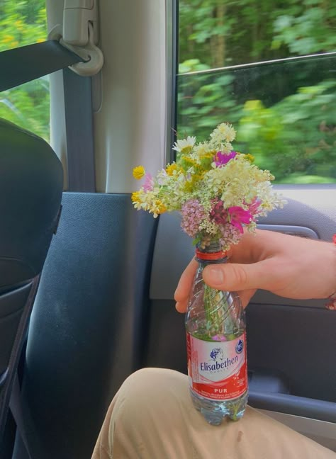 Picking Wildflowers Aesthetic, Handpicked Flowers Aesthetic, Cottage Flower Bouquet, Picking Flowers Aesthetic, Pink Spring Aesthetic, Summer Flower Aesthetic, Summer Flowers Aesthetic, Wildflowers Aesthetic, Vsco Flowers