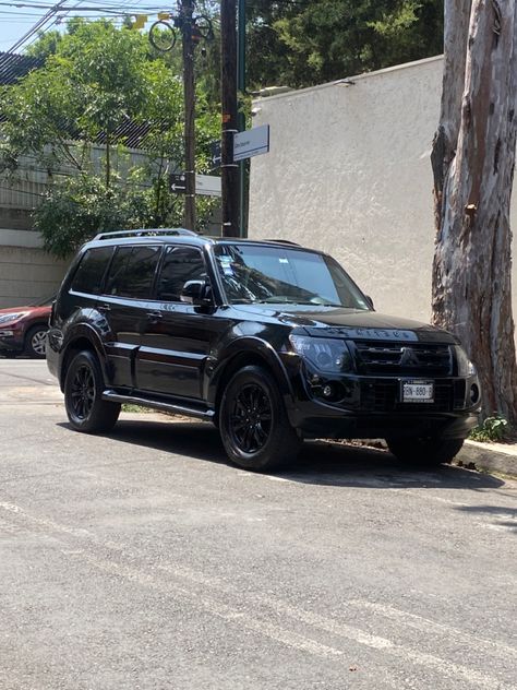 Pajero Modified, Pajero Off Road, Montero 4x4, Suv Camper, Mitsubishi Shogun, Luxury Car Photos, Mitsubishi Pajero Sport, Suv 4x4, Mitsubishi Cars