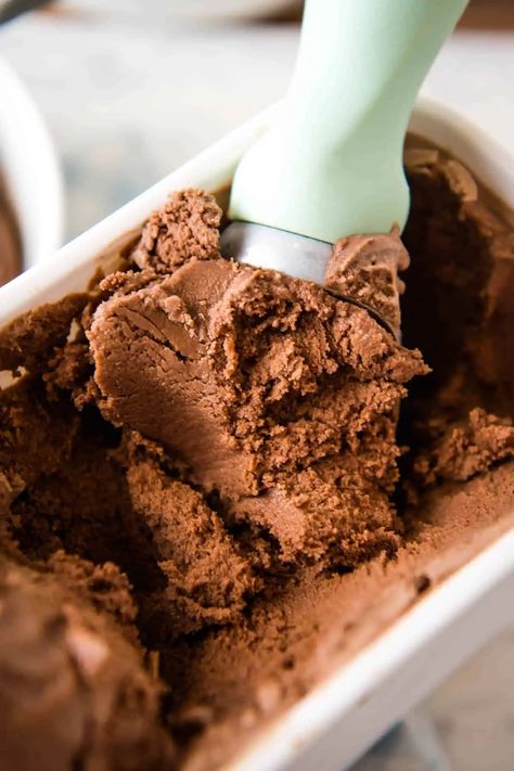 Learn how to make the best old-fashioned homemade chocolate ice cream (no eggs) recipe. This is an easy, machine churned recipe filled with delicious chocolaty flavor, just like the chocolate ice cream you remember as a kid, only better. Ice Cream No Eggs, Homemade Ice Cream Recipes Machine, Homemade Peach Ice Cream, Homemade Chocolate Ice Cream, Frozen Treats Recipes, Ice Cream Recipes Machine, Almond Ice Cream, Disney Desserts, Ice Cream Maker Recipes