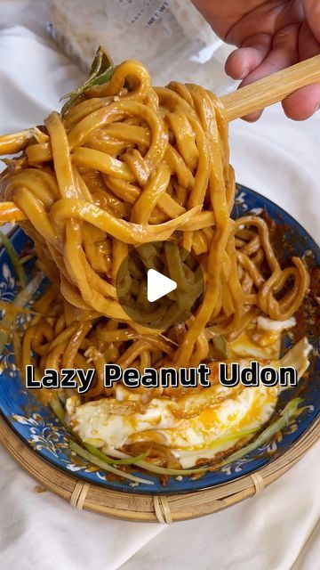 Hendri | the foodie 👨‍🍳 on Instagram: "Lazy Peanut Udon in 15 mins!! Effortlessly easy, quick and delicious . Perfect when you are hungry and lazy🙌 Ingredients: 1-2 packs of udon 2 tbsp smooth peanut butter 1 tbsp soy sauce 1 tbsp dark soy sauce 1 clove garlic 1 tsp sesame oil 1 tsp ground white pepper 2-3 tbsp water from boiling noodle Toppings: julienned scallions, sesame seeds and sunny side up Enjoy!!🫶 #peanutbutter #peanutnoodles #noodle #easyrecipes #quickrecipes #recipeideas #asmrfood #udon" Udon Noodles Peanut Sauce, Peanut Udon Noodle Recipe, Undo Noodles Recipes Easy, Noodle Toppings, Peanut Udon Noodles, Peanut Udon, Sesame Peanut Noodles, Udon Noodles Recipe, Recipes With Soy Sauce