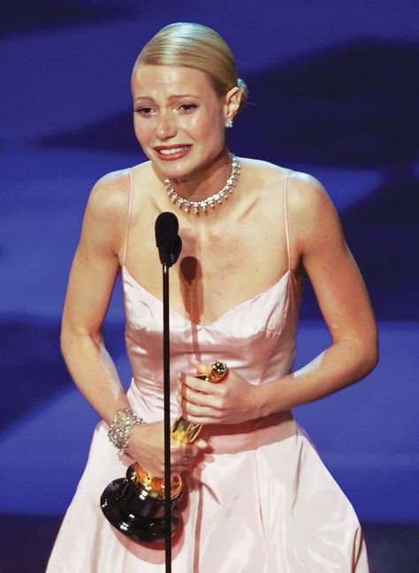 PALTROW Gwyneth Paltrow accepts the Oscar for best actress for her role in "Shakespeare in Love," during the 71st Annual Academy Awards at the Dorothy Chandler Pavilion of the Los Angeles Music CenterOSCARS, LOS ANGELES, USA Best Actress Oscar, Shakespeare In Love, Tv Awards, Lead Role, The Oscars, Gwyneth Paltrow, Academy Awards, Red Carpet Looks, Best Actress