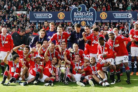 Manchester United 2010-11 Premier League champion Man Utd Squad, Manchester United 2008, Manchester United Squad, Manchester United Champions League, Premier League Trophy, Manchester United Champions, Ronaldo Video, Manchester United Art, Javier Hernandez