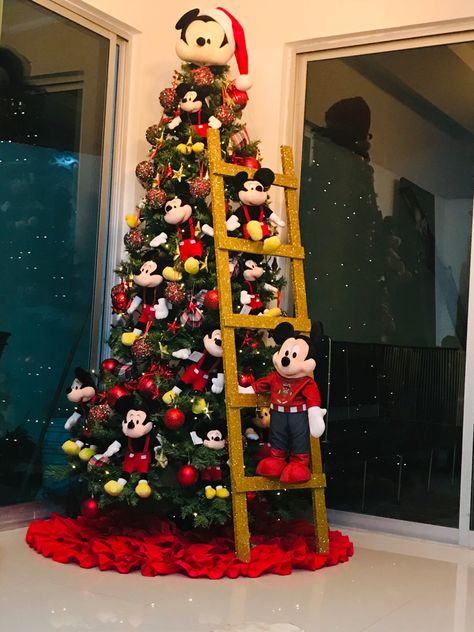 Disney Christmas Tree Decorations, Mickey Mouse Christmas Tree, Mickey Mouse Crafts, Disney Christmas Decorations, Disney Christmas Tree, Christmas Trees For Kids, Elf Christmas Tree, Christmas Mickey, Minnie Mouse Christmas