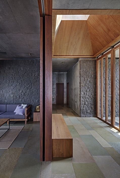 A Basalt Stone Retreat By Khosla Associates | iGNANT.com Volcanic Stone Wall, Skylight House, Khosla Associates, Kota Stone Flooring, Architecture Villa, Mountain Architecture, Basalt Stone, Mount Sinai, Stone Interior