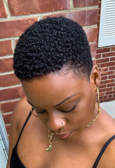 4 Easy Steps To Bring Dry Natural Hair Back To Life - The Glamorous Gleam Tapered 4c Hair, Chunky Twist Out, Tapered Natural Hair Cut, Coiling Natural Hair, Natural Hair Haircuts, Dry Natural Hair, Perm Rod Set, Bantu Knot Out, Chunky Twists