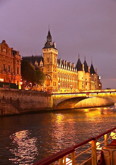 Seine River Cruise - This weeks Travel Pinspiration on the blog is things to See in Paris, France Seine Cruise Paris, La Seine Aesthetic, Seine River Aesthetic, Paris Seine River, Paris River Cruise, Conciergerie Paris, Seine River Paris, Paris Seine, Seine River Cruise