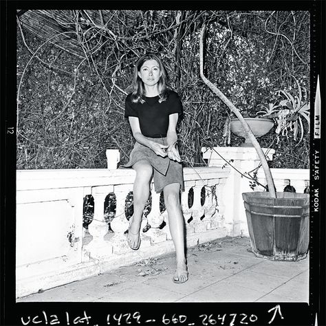 Joan Didion, Los Angeles, 1970. Image: Los Angeles Times Photographic Archive, UCLA Library; © Regents of the University of California. Ucla Library, Beatnik Fashion, Play It As It Lays, Vibe Of The Day, Brigitte Lacombe, Wine Sommelier, Joan Didion, Woman Of The Year, Clay Pigeons