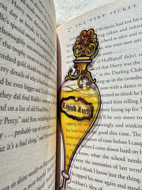 Liquid Luck Bookmark – Aftercolor Rapunzel Bookmark, Slytherin Bookmark, Bookmark Art, Liquid Luck, Harry Potter Bookmark, Harry Potter Painting, Harry Potter Items, Bookmark Ideas, Creative Bookmarks