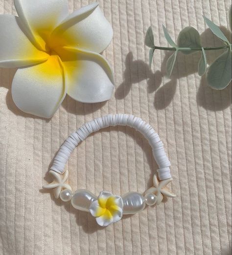 Coconut Girl Bracelet Ideas, Tropical Bracelets, Hibiscus Bracelet, White Plumeria, Clay Bead Bracelets, Preppy Bracelets, Preppy Jewelry, Bracelet Inspo, Clay Bracelet